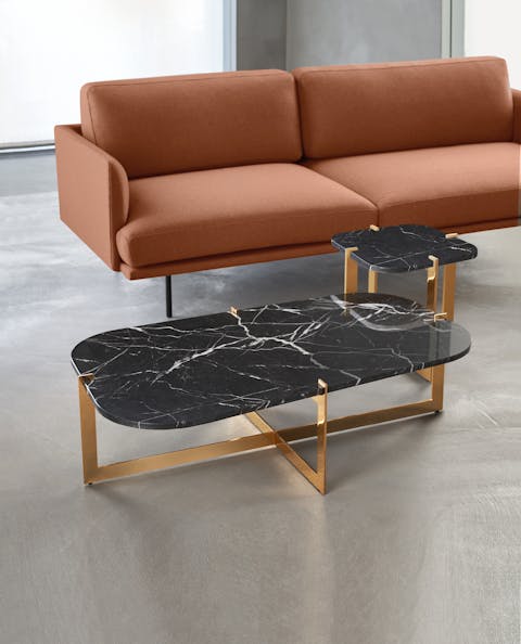 Cruz tables in white Carrara and black Marquina marble Examples of two-dimensional Cruz tables near the sofa