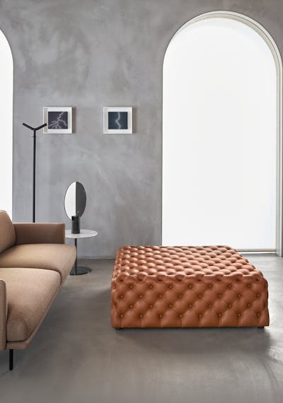 Living room where a sofa and a Pouf Charme have been arranged