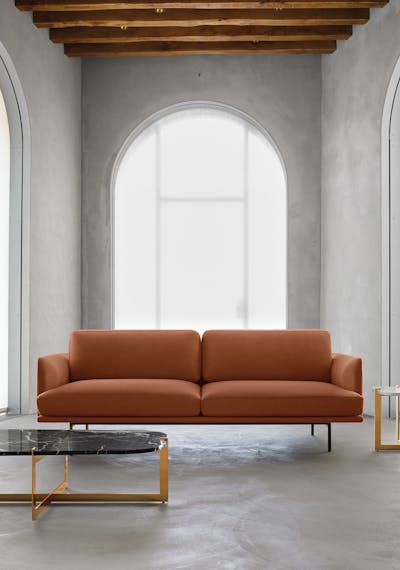 Sofa and table from the New York collection in a bright environment