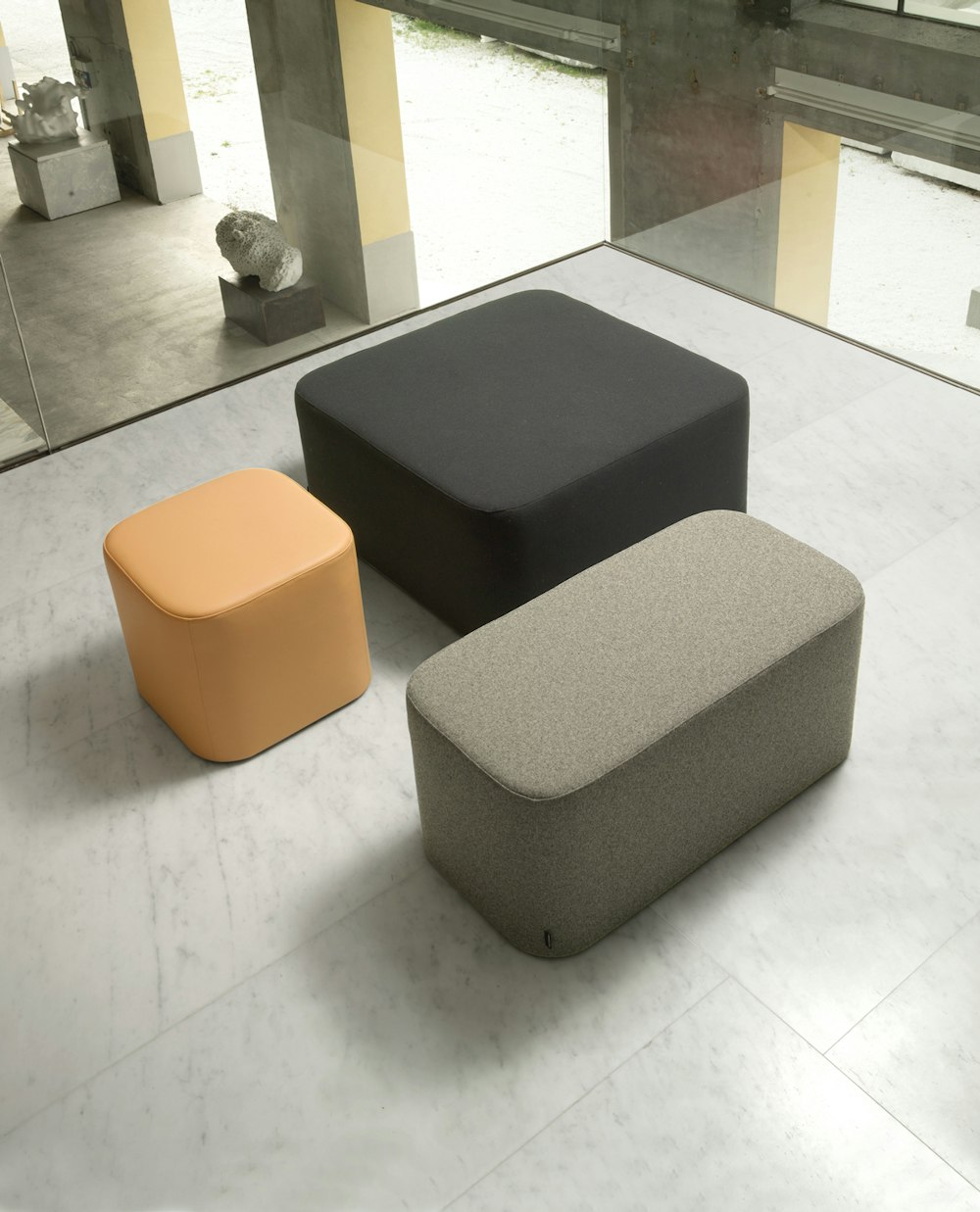 Rounded Pouf Point Q with generous volumes Example of arrangement in a Point Q pouf room