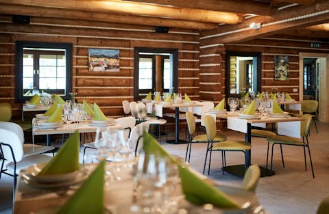 Sala da pranzo Gothal Resort Disposizione di sedute Quinti nella sala da pranzo del Gothal Resort