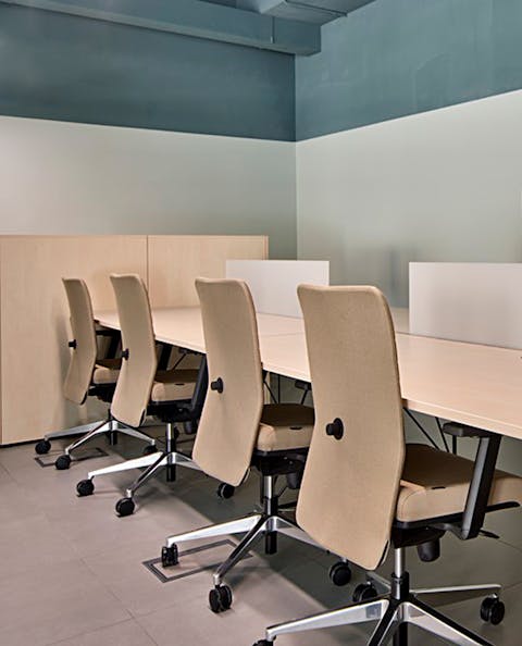 Operating chair B.Net B.Net armchairs positioned around a long table