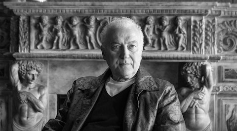 Baciocchi Roberto Designer Black and white photo of Baciocchi Roberto with a sculpture at the bottom