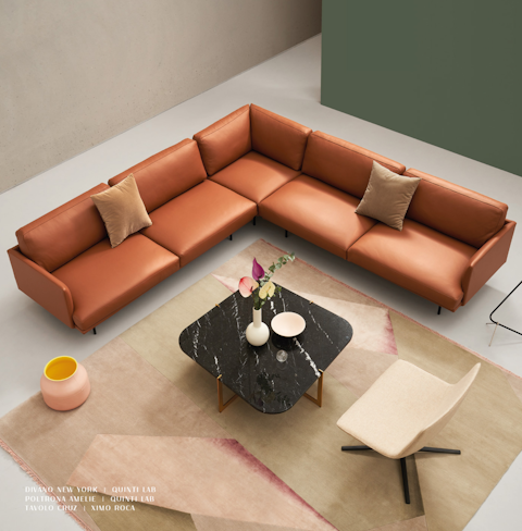 Salotto arredato interamente con poltrone e arredi Quinti 