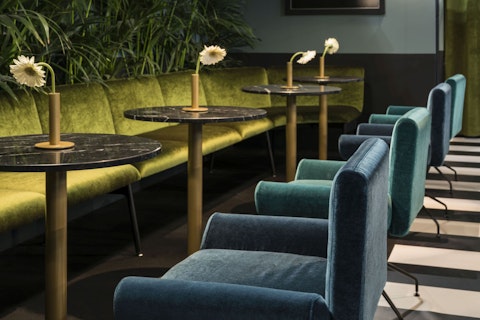 Quinti è presente al Salone del Mobile 2017 Dettaglio sulle sedute imbottite e confortevoli esposte al Salone del Mobile