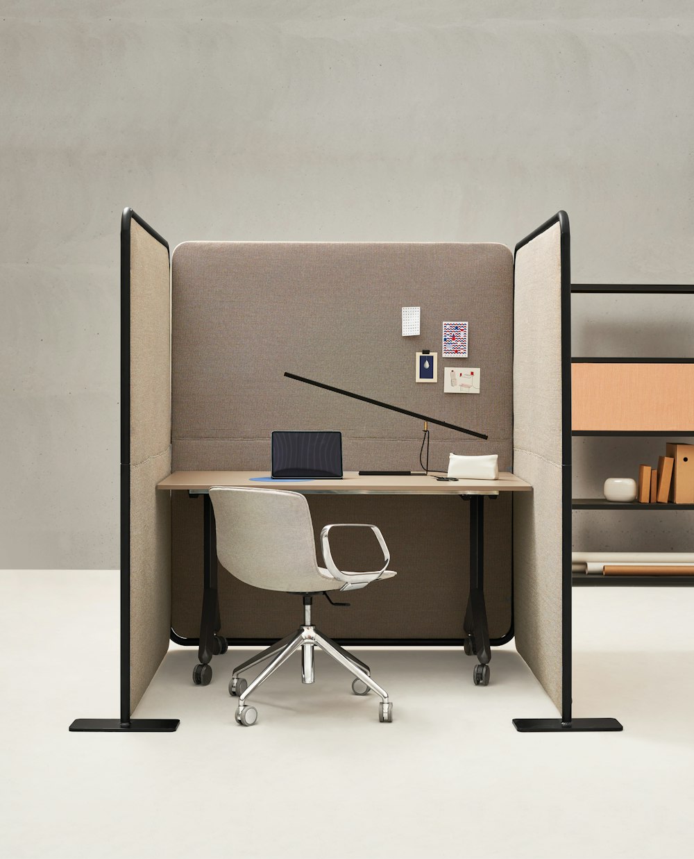 Use of the Domino table in the representation of an office