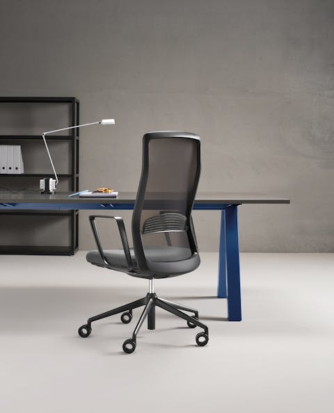 Poltrona That's it con supporto regolabile Disposizione di poltrone That's intorno ad un tavolo lungo