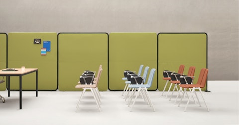 Sedia conferenza Bridge con pannelli verdi sullo sfondo