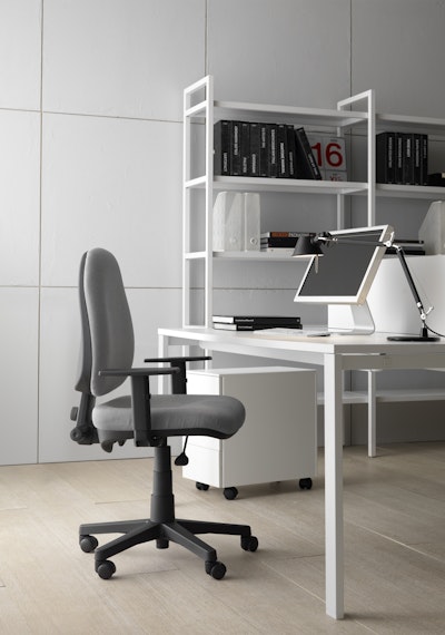 Poltroncina operativa con braccioli B02 regolabili Poltroncina operativa con braccioli B02 regolabili