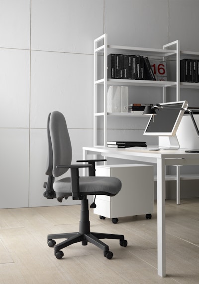 Poltroncina operativa con braccioli B02 regolabili Poltroncina operativa con braccioli B02 regolabili