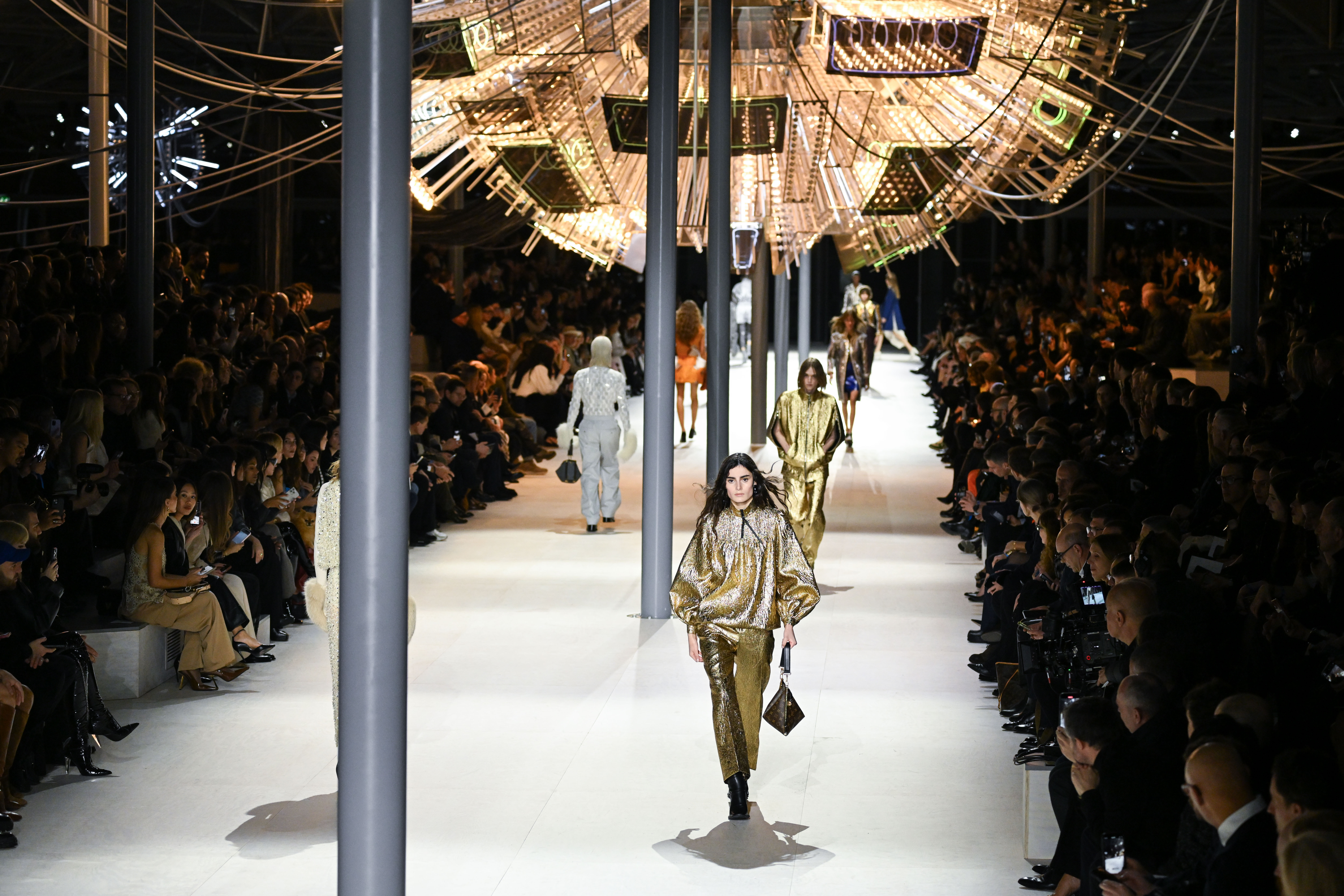 luis vuitton dress 全体的に黄ばみ　34 Louis Vuitton's Latest Collection Celebrates Ghesquière's Past and