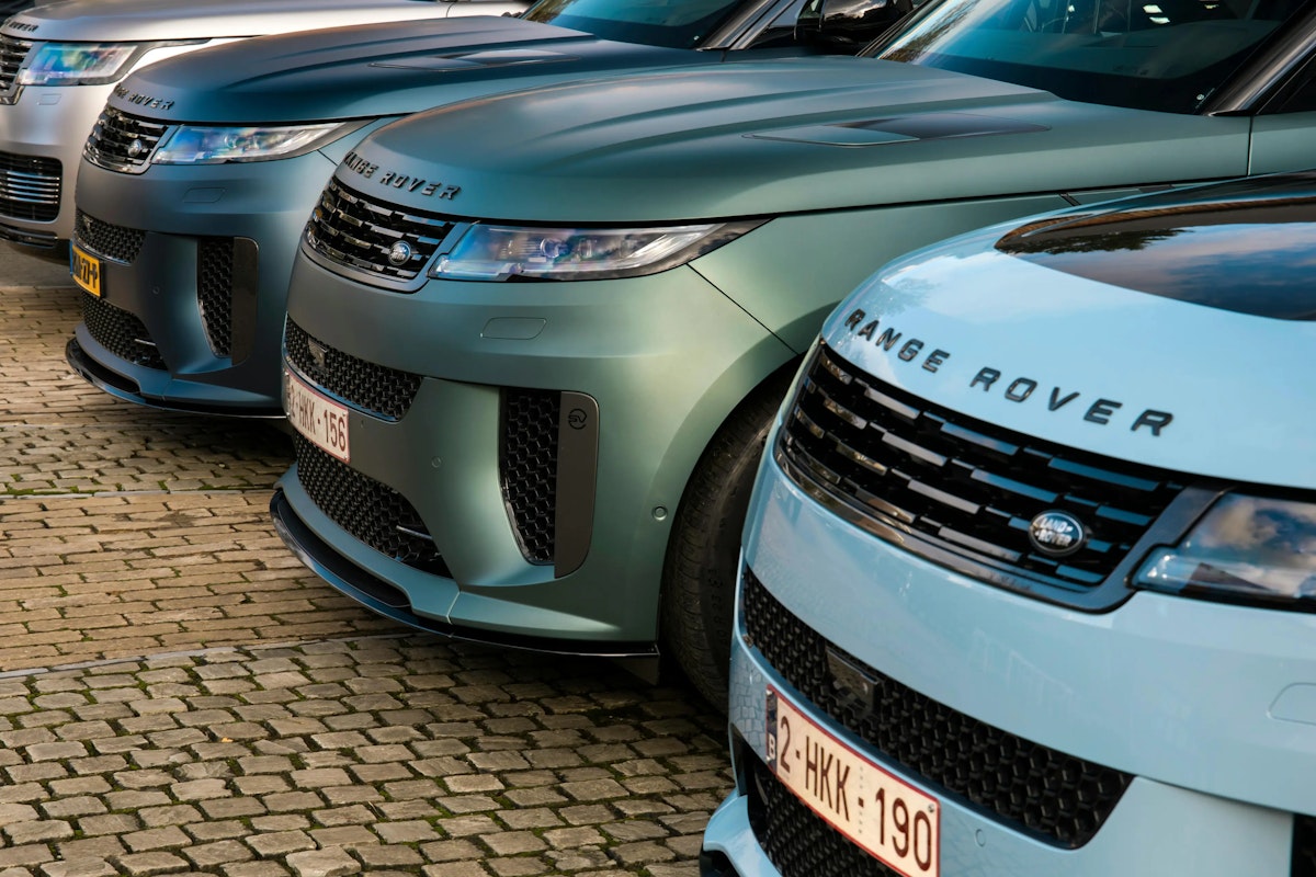 Range Rover Sv Setter Range Rover SV Bespoke Pushes the Art of Luxury Into New Territory