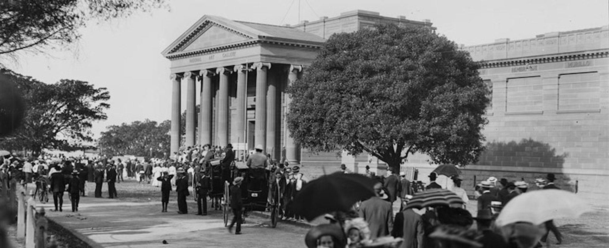 Crowds at the Gallery in 1906, Art Gallery of New South Wales archive