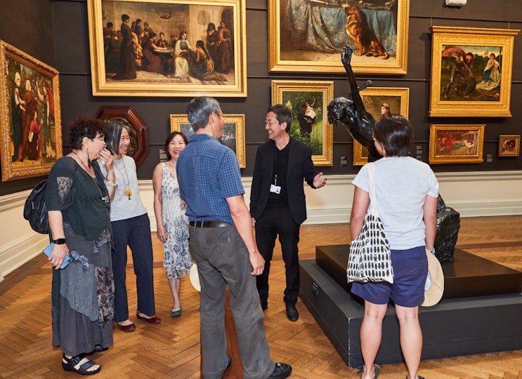 Personal guided tour in the Old courts.