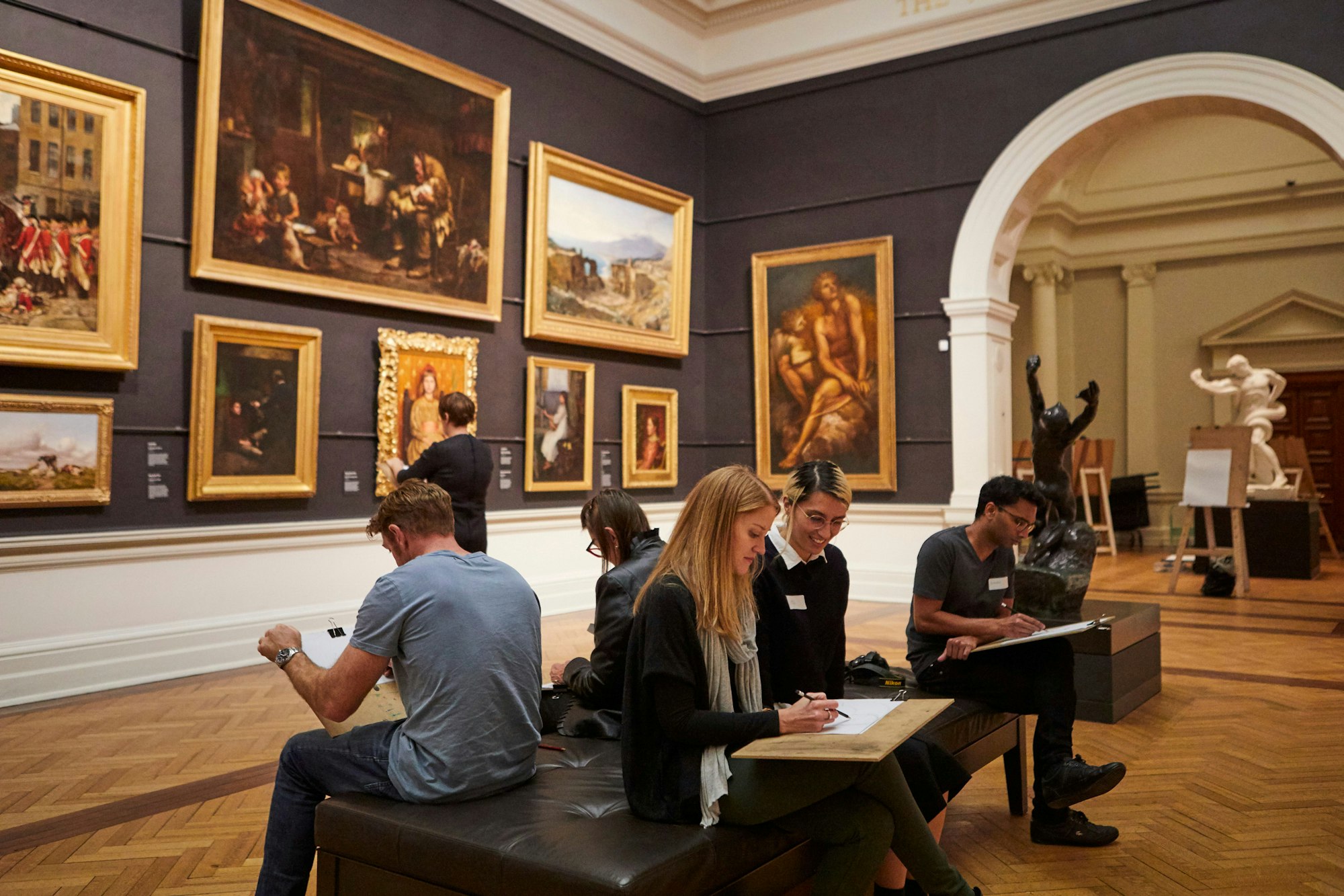 Members drawing workshop at the Gallery. Photo Felicity Jenkins