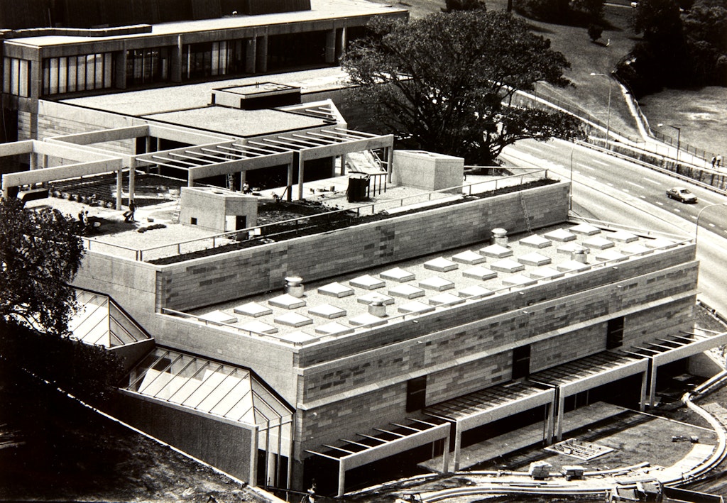 Jack Picone, Exterior view of the bicentennial extensions to the Art Gallery of New South Wales 