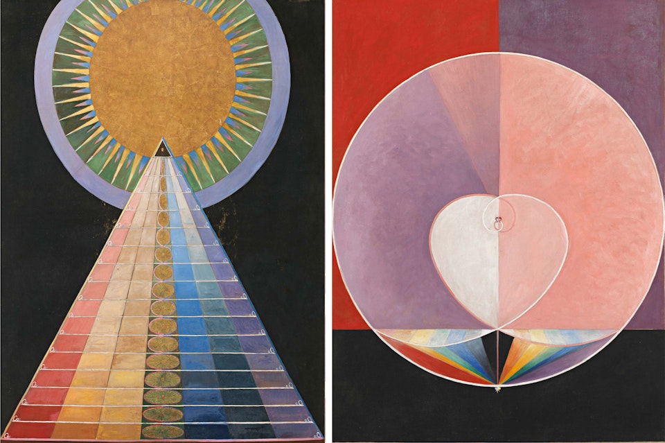 De izquierda a derecha: Hilma af Klint Grupo X, Altarpiece (Altar), nº 1 1915, HaK187; Grupo IX/UW, The dove (La paloma), nº 2 1915, HaK174. Cortesía de la Fundación Hilma af Klint. Fotos: The Moderna Museet, Estocolmo, Suecia.