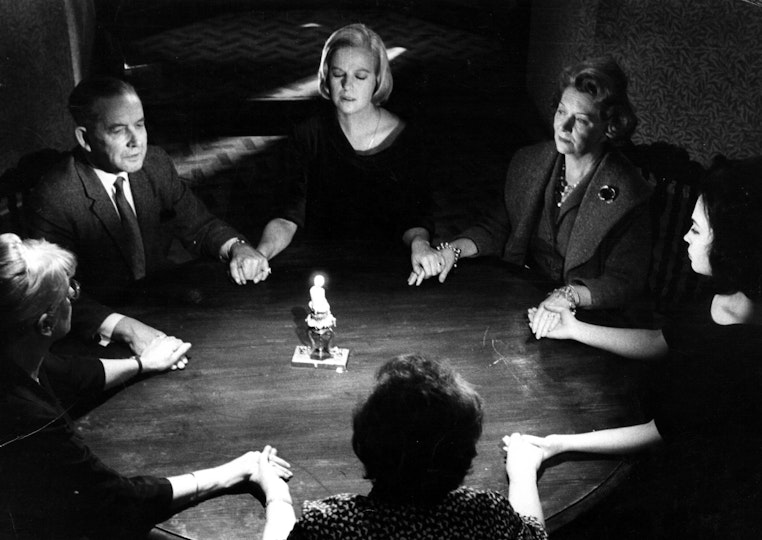 Still from Séance on a wet afternoon, 1964