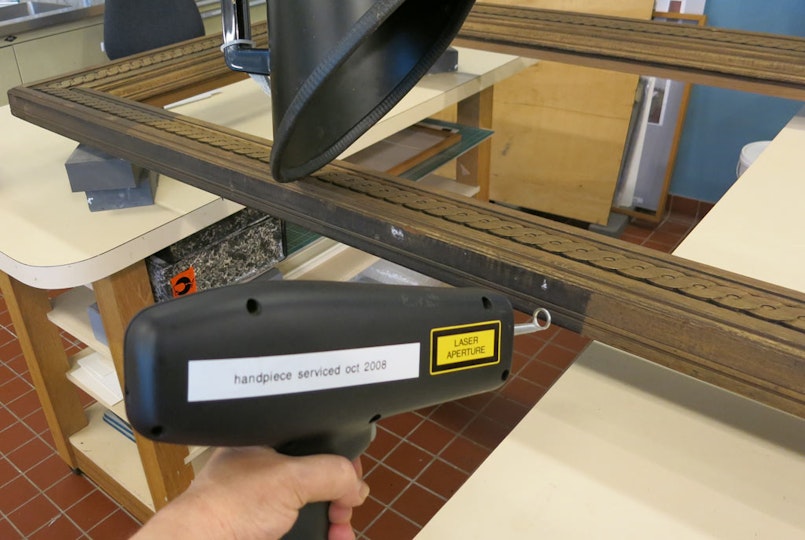 *Laser cleaning the frame*
The first step of the frame conservation treatment was the removal of the darkened layer of blitz bronze that covered the entire frame.