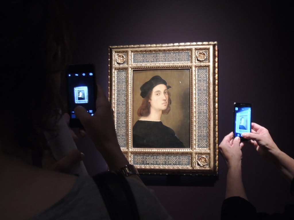 Raphael ??Self-portrait?? 1506-08 from the Uffizi Gallery, Palatine Gallery collection, on display in the Pushkin Museum, Moscow, 2016. Photo: Wikipedia/Shakko, "licensed under a Creative Commons Attribution 4.0 International license":https://creativecommons.org/licenses/by-sa/4.0/legalcode
