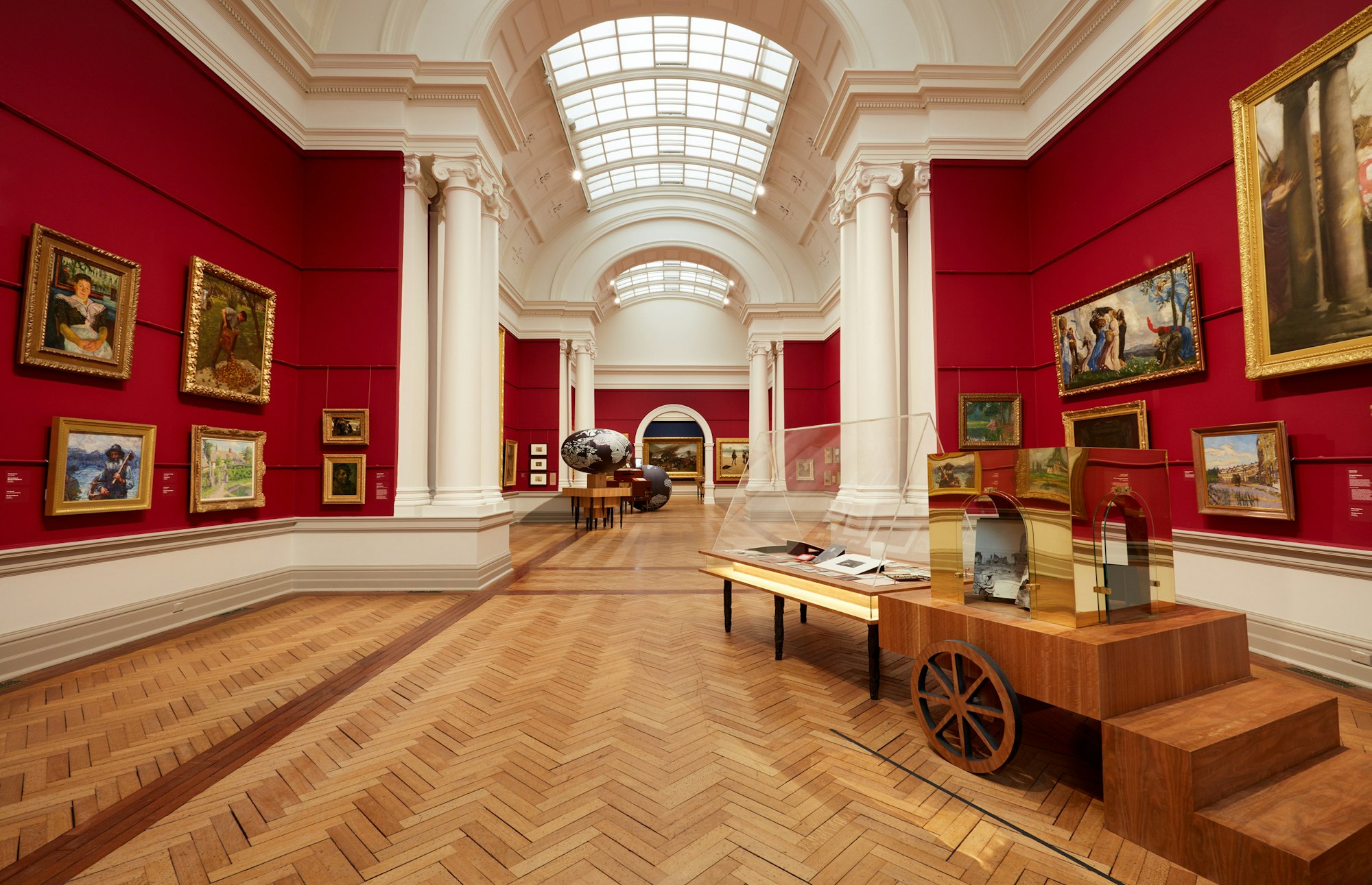 Installation view of the Art Gallery of New South Wales newly opened Grand Courts rehang, which is the first phase of a full reinstallation of the Art Gallery’s Australian and International art collection across gallery spaces, December 2021. 