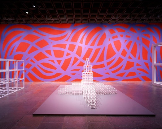 Installation view of Sol LeWitt Wall drawing #955: loopy doopy (red and purple) 2000, acrylic paint, first drawn by: Paolo Arao, Nicole Awai, Hidemi Nomura, Jean Shin, Frankie Woodruff, first installation: Whitney Museum of American Art, New York, November 2000 © Estate of Sol LeWitt