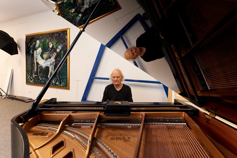 Artist Ken Unsworth in his studio for Look October–November 2022