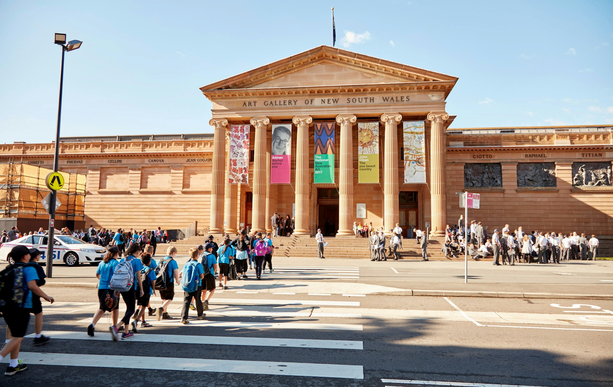 Students arriving at the Art Gallery of New South Wales