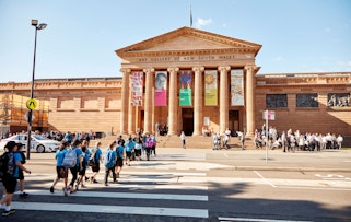 Students arriving at the Art Gallery of New South Wales