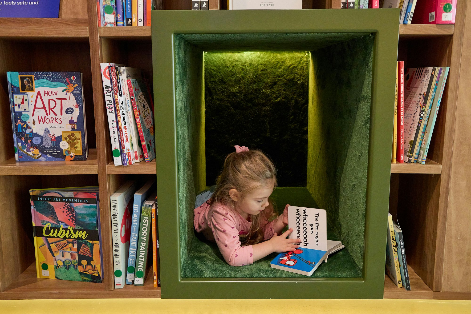 Children enjoying the Art Gallery of New South Wales Children’s Art Library designed by Tonkin Zulaikha Greer Architects, photo © Art Gallery of New South Wales, Jenni Carter