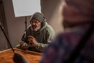 Robert Fielding recording stories with Elder Ngilan Dodd for Milpatjunanyi 2022 © Mimili Maku Arts, photo: Meg Hansen