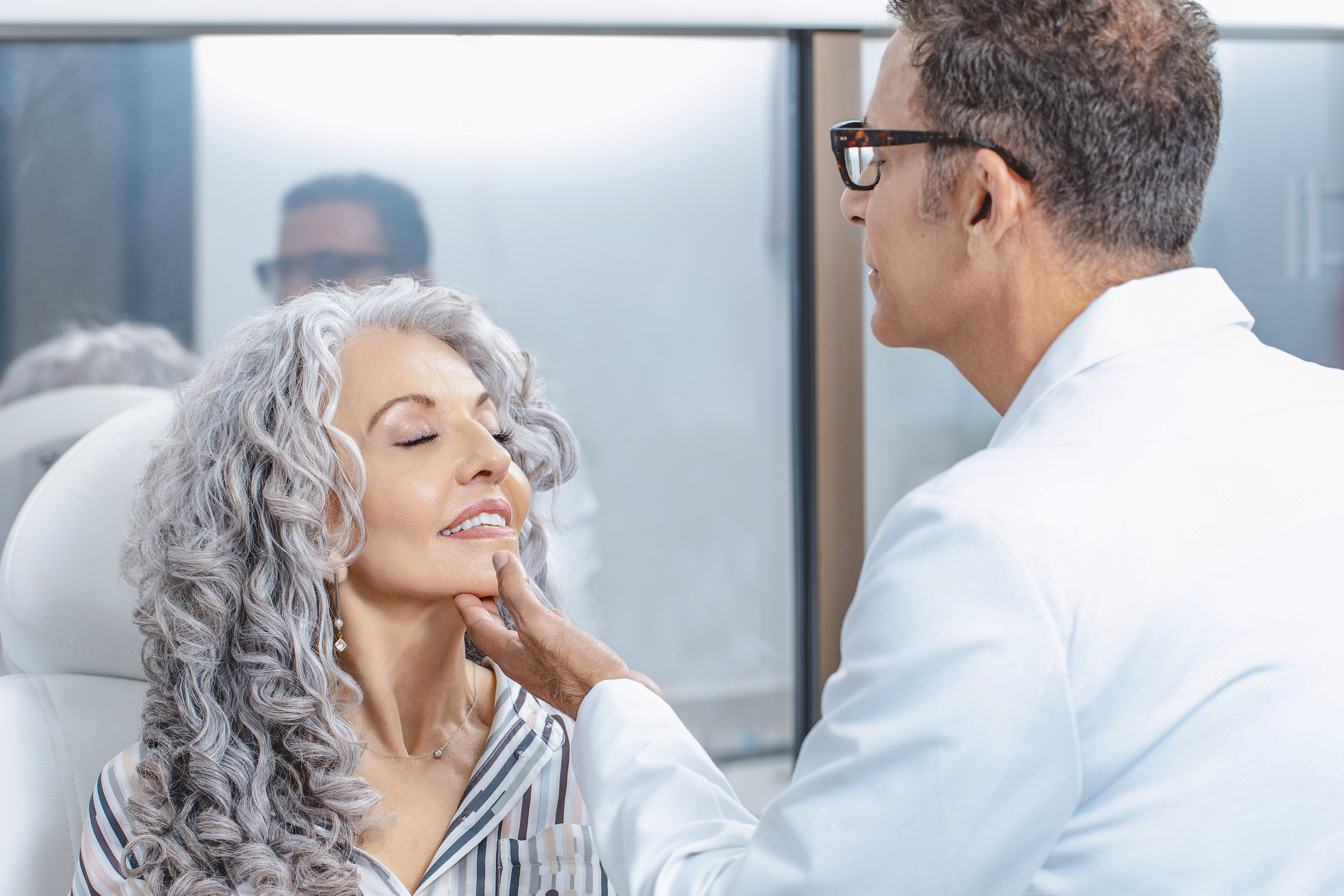 Garramone Blog | Facelift vs. Liquid Facelift: Which Option is Right for You?