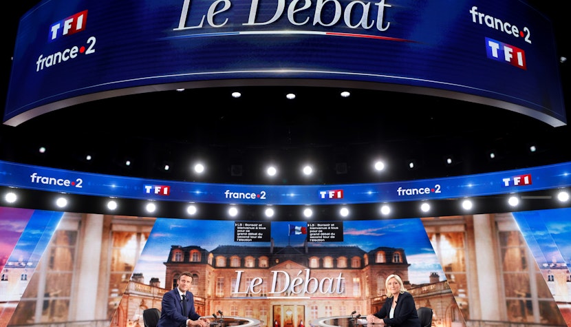 Emmanuel Macron și Marine Le Pen au participat miercuri seara într-o dezbatere televizată.