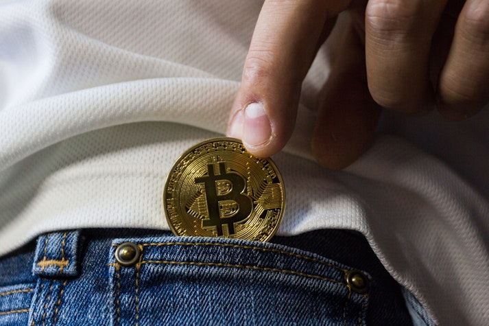 Bitcoin a devenit un mijloc legal de plată 