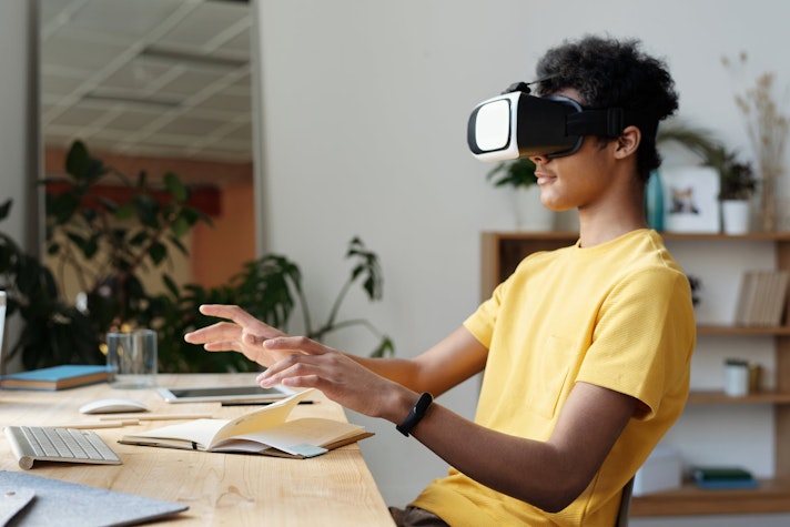 Școala online realizată prin intermediul ochelarilor VR