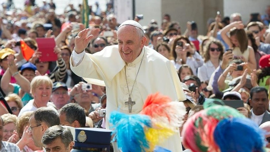 Papa Francisc, alături de mulțime.