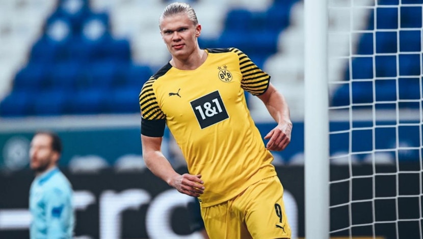 Erling Haaland în tricou galben