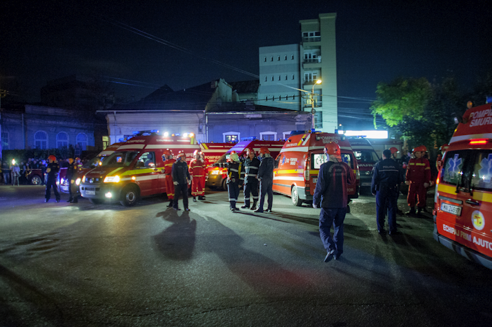 ambulante in curtea unui spital