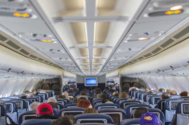 Pasageri in avion