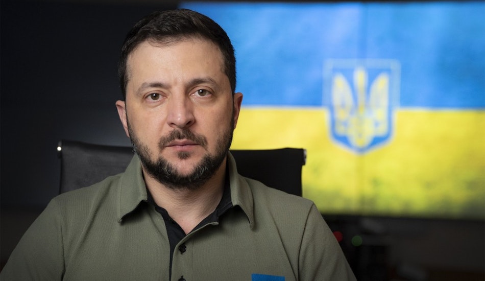 Volodimir Zelenski, cu steagul Ucrainei
