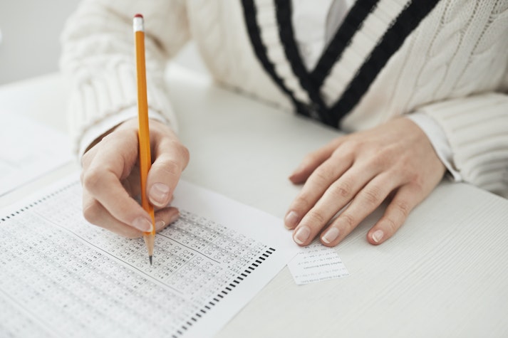 Elev la examen