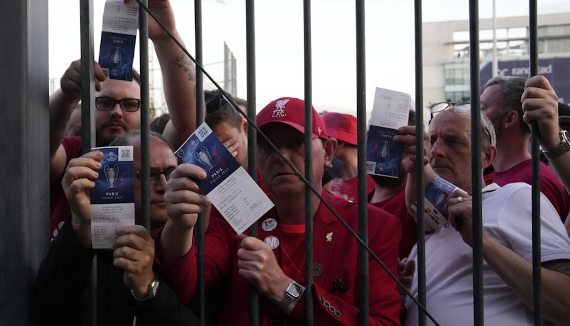 Deși aveau bilete la meci, mulți fani ai lui Liverpool au ramas la porțile stadionului zeci de minute. Fani ai lui Liverpool