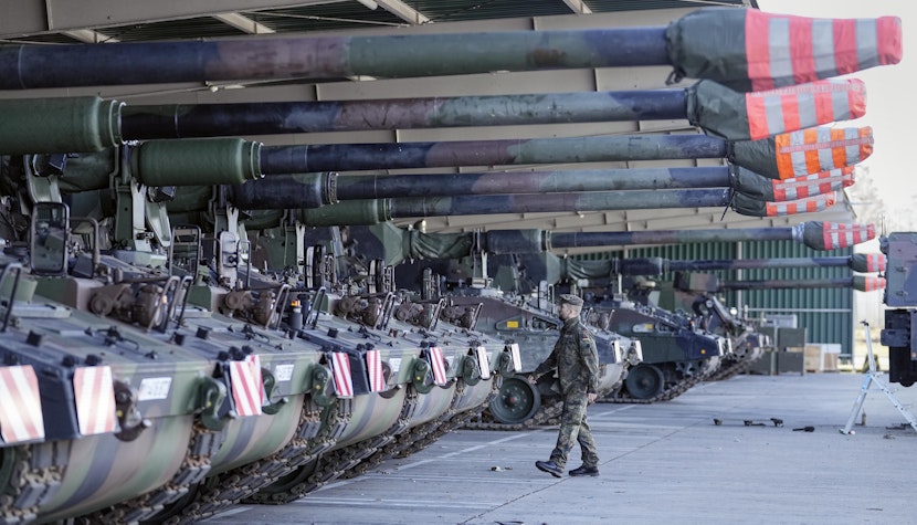 Polonia va achiziționa un prim lot de tancuri şi obuziere. tanc