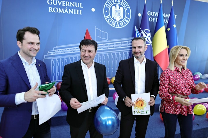 Miniştrii Gabriela Firea, Florin Spătaru şi Sebastian Burduja