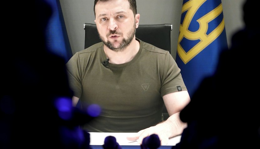 „Dacă încerci să relaționezi cu oamenii, vei găsi un limbaj comun”, a mai spus Zelenski. Volodimir Zelenski pe ecran