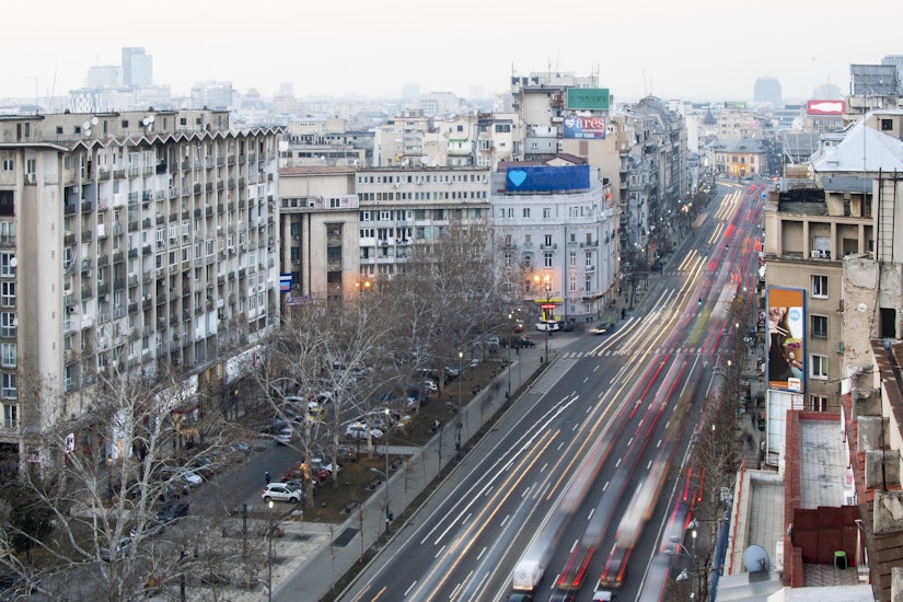 București blocuri și mașini 