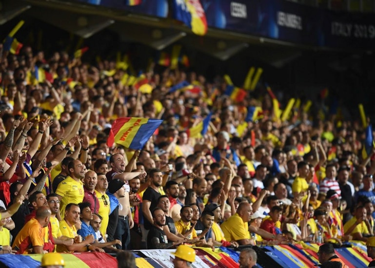 Suporteri români stadion meci națională 
