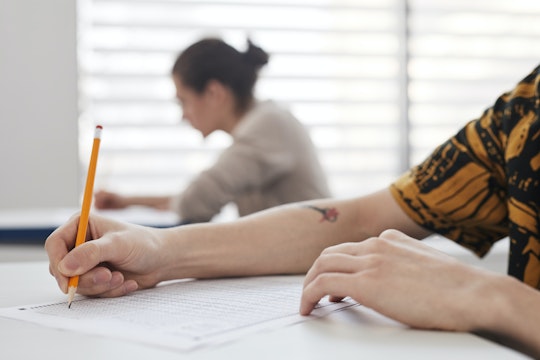 Elevi în sala de examen