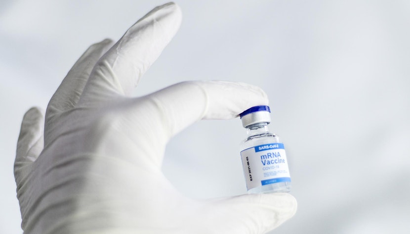 Vaccinurile anti-Covid care au mai rămas sunt aruncate vaccinuri