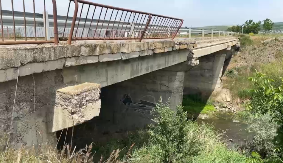 podul de la Dumești din Iași, fără parte pietonală.